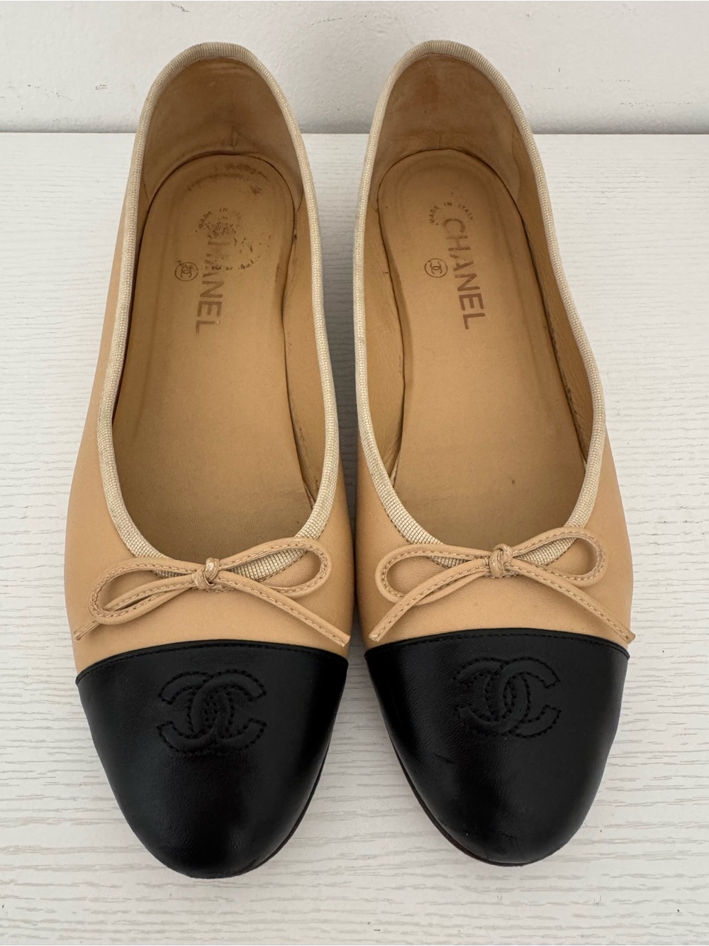 Chanel Lambskin Cap Toe Ballerinas Flats Beige/Black Leather EU 42 Authentic